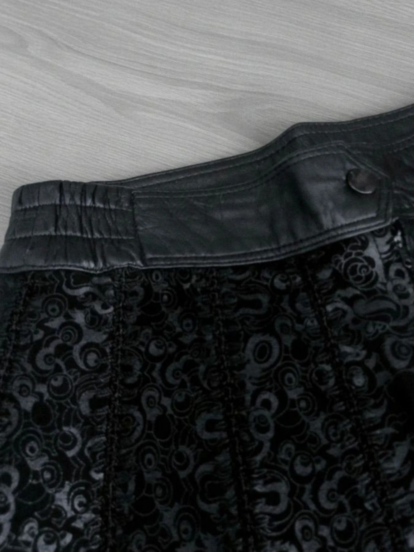 Y2K Gothic Grunge Vintage Black Faux Leather Patchwork Lace Midi Skirt XS – photo 5